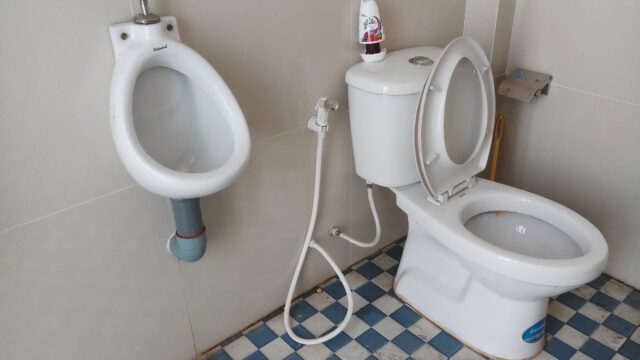 6 cách thông tắc bồn cầu