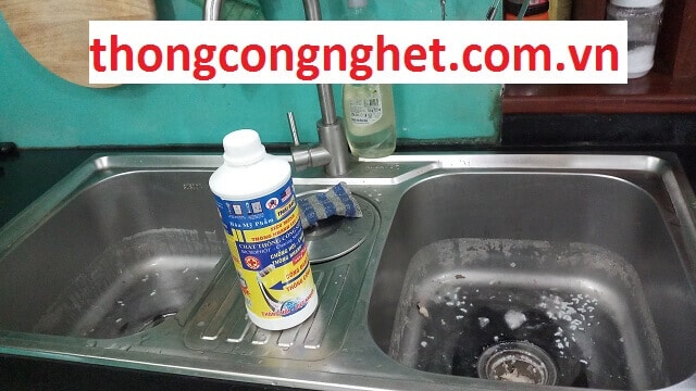 Cách số 2: thông tắc cống bằng hóa chất.