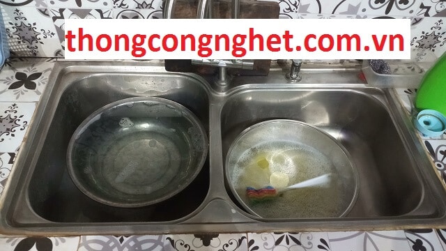 vì sao bồn rửa chén thoát nước chậm