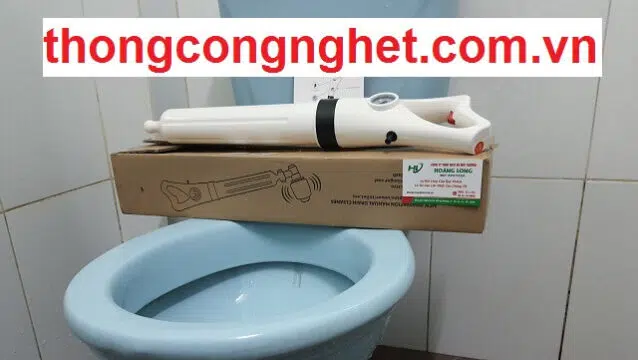 cách sử dụng dụng cụ thông bồn cầu bằng nén khí