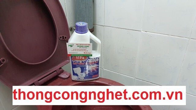 Cách 5: thông bồn cầu bị tắc vật cứng bằng nước thông cống hando