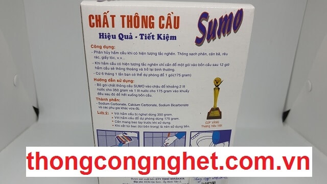 Dùng bột thông cống đổ vào bồn cầu bị nghẹt: