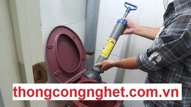 cây bơm thụt thông tắc bồn cầu