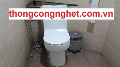 bồn cầu nhà vệ sinh bị tắc phải làm sao