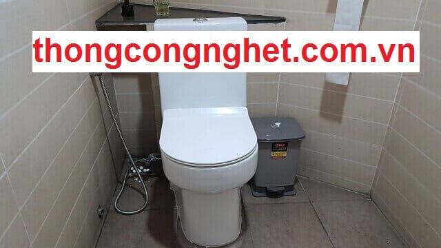 bồn cầu nhà vệ sinh bị tắc phải làm sao