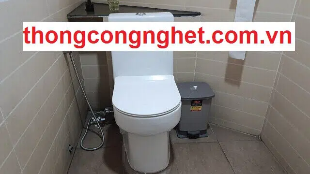 bồn cầu nhà vệ sinh bị tắc phải làm sao