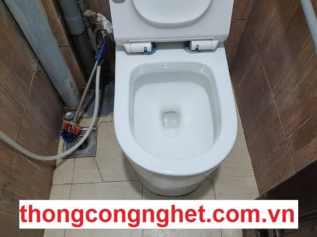 dấu hiệu bồn cầu thoát nước chậm
