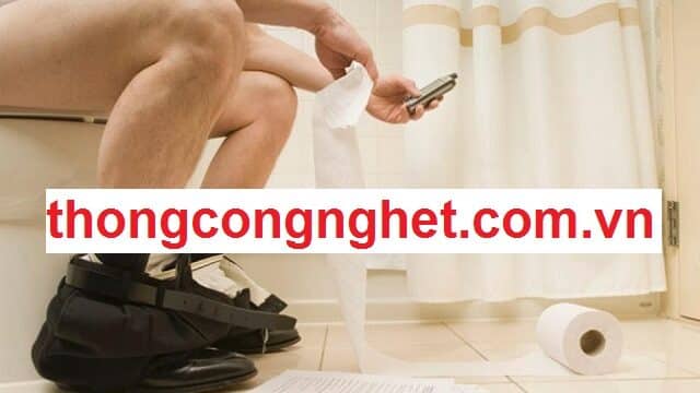 vật dụng cá nhân không nên bỏ vào bồn cầu