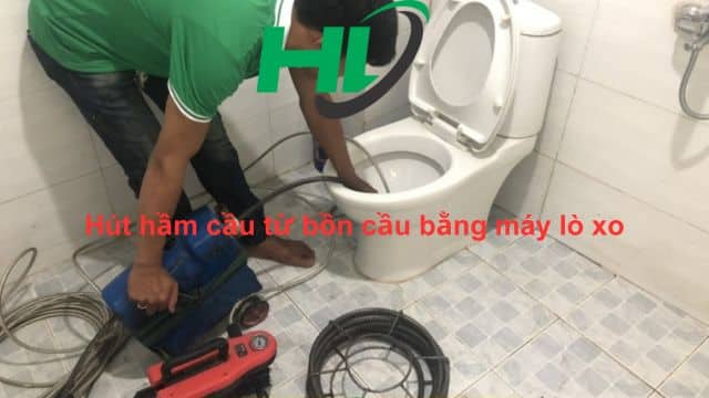 cách hút hầm cầu không đục phá